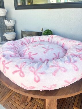 LARGE SIZE PINK BOWS PET BED